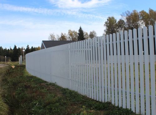 Забор из евроштакетника белый Эконом